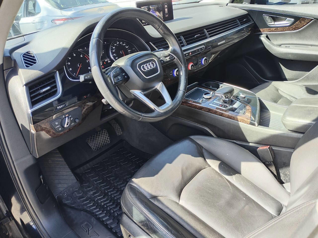 Used 2017 Audi Q7 3.0T Premium image 31