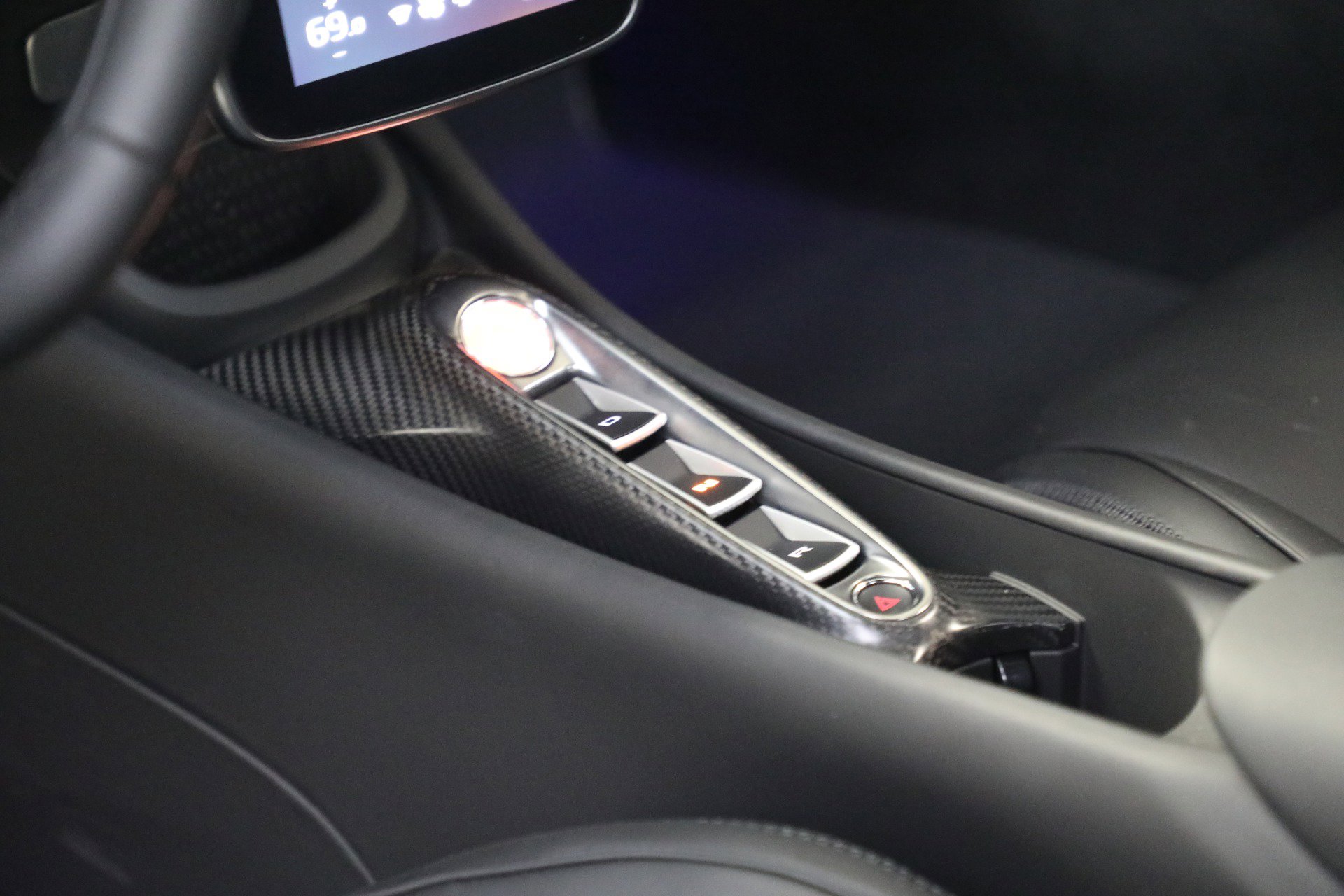 Used 2025 McLaren Artura image 28