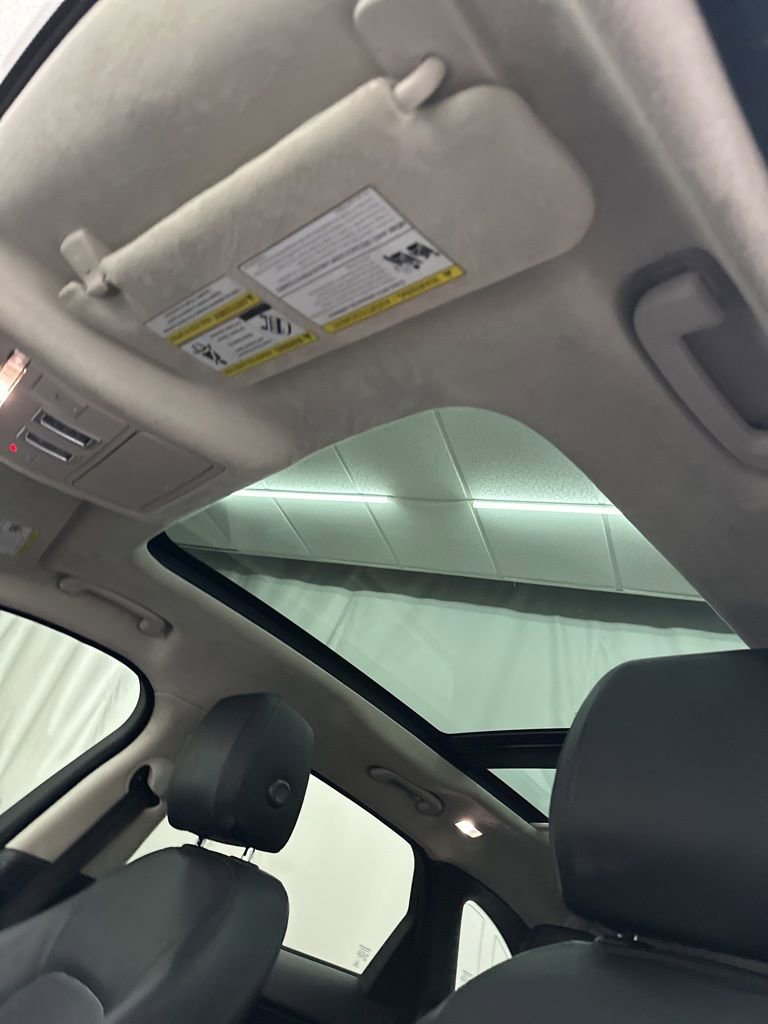 Used 2020 Jaguar F-PACE Premium image 19