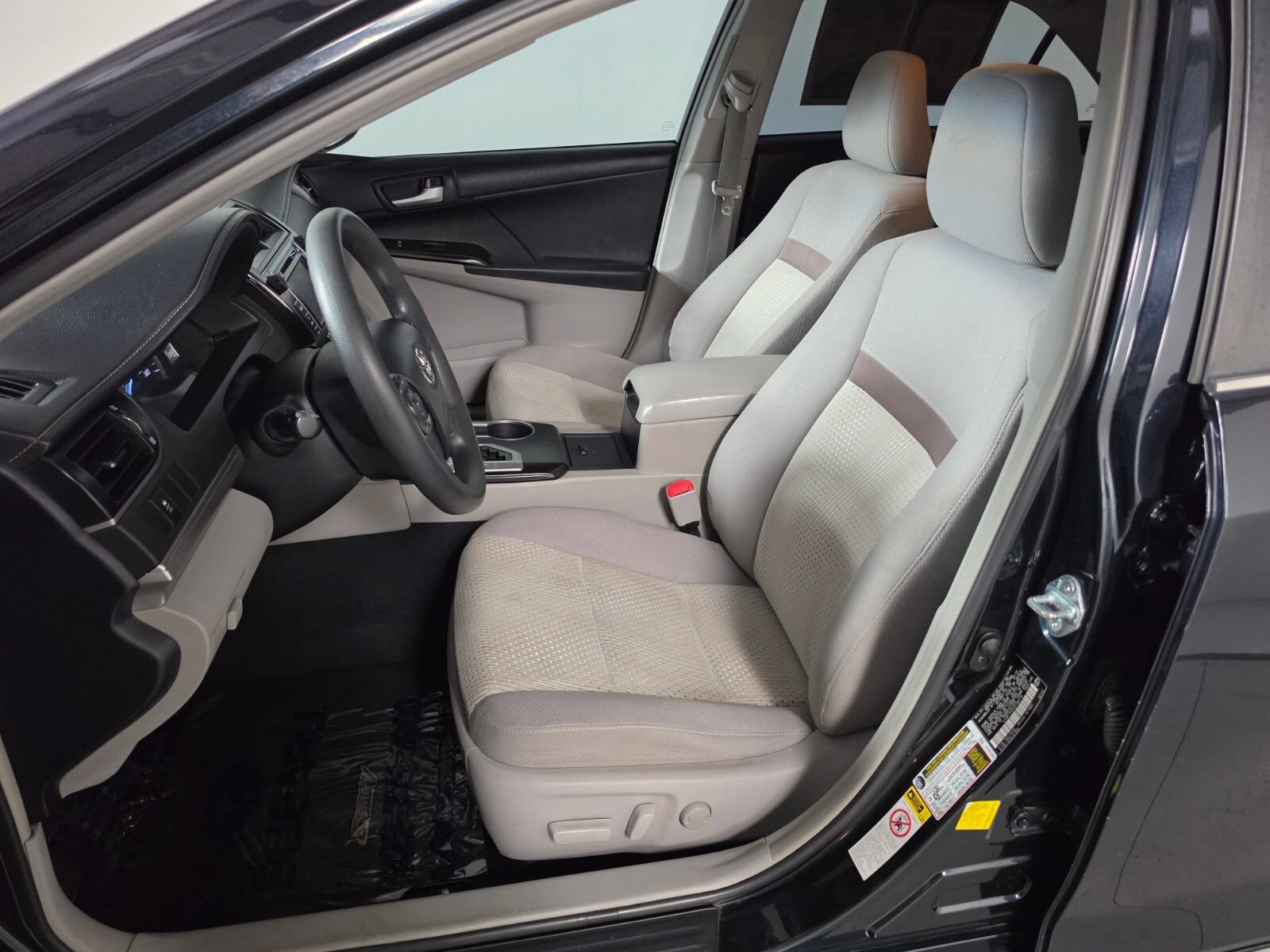 Used 2012 Toyota Camry LE FWD image 14
