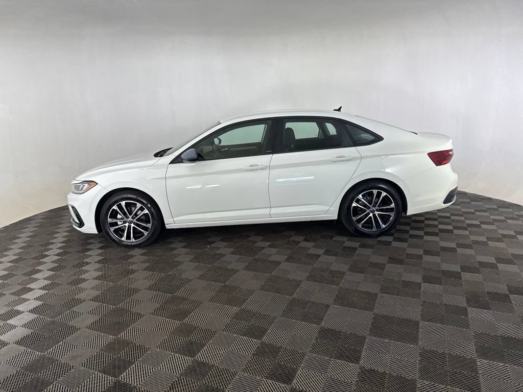 Used 2025 Volkswagen Jetta Sport FWD image 9