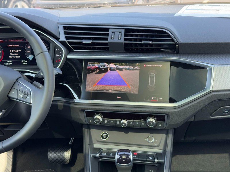New 2025 Audi Q3 2.0T Premium image 9