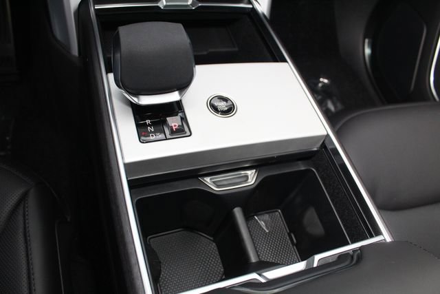 New 2026 Land Rover Range Rover Long Wheelbase SE image 15