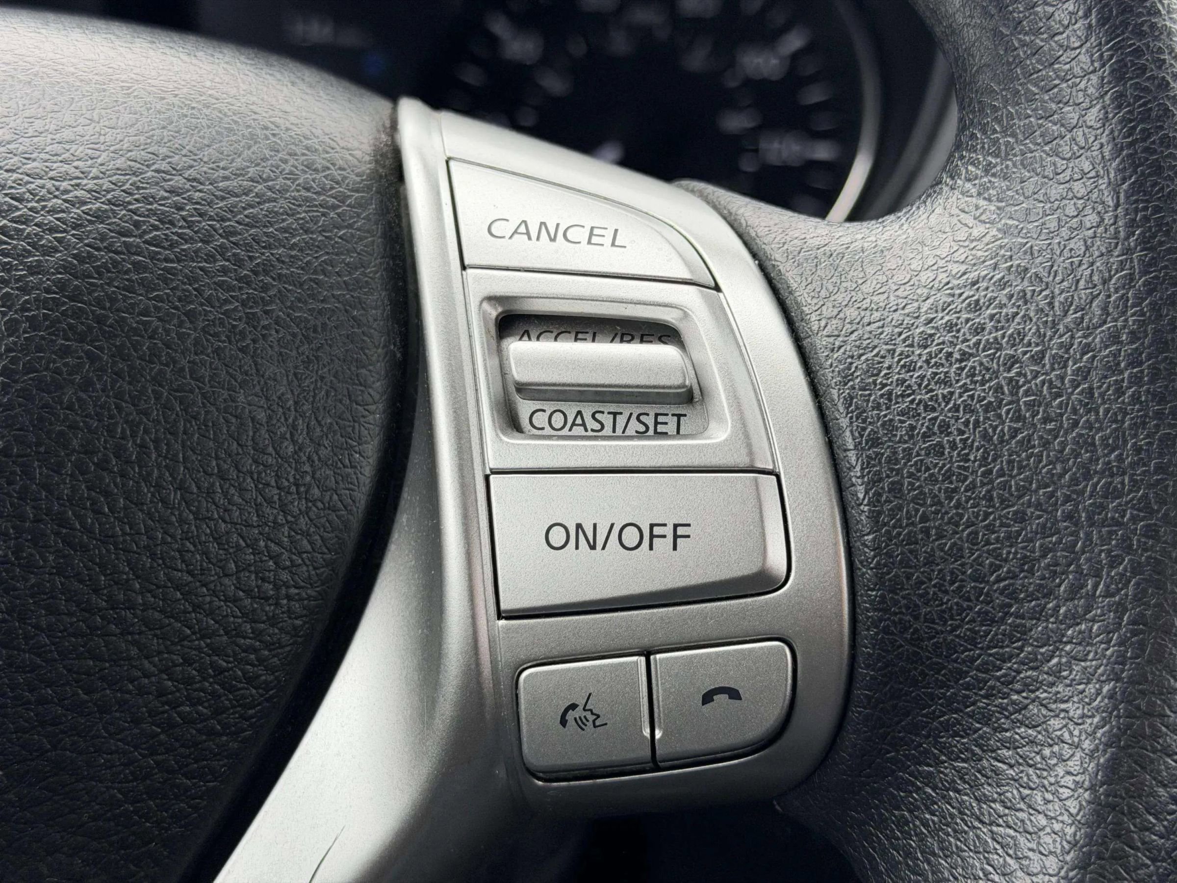 Used 2015 Nissan Rogue SV AWD/4WD image 25