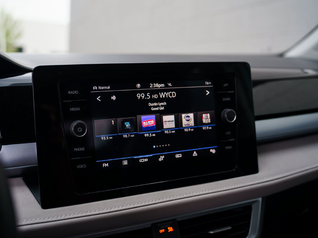 Certified 2025 Volkswagen Taos SE AWD/4WD image 25