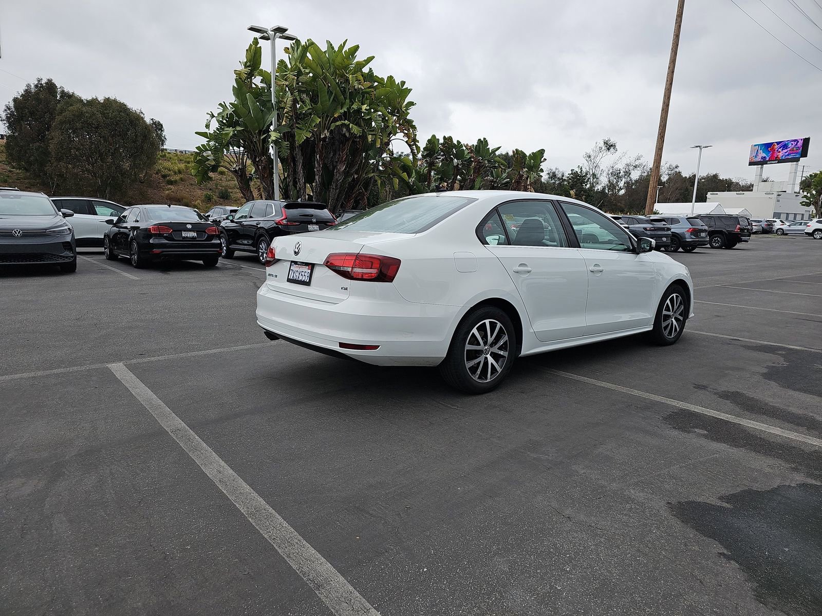 Used 2017 Volkswagen Jetta SE FWD image 5