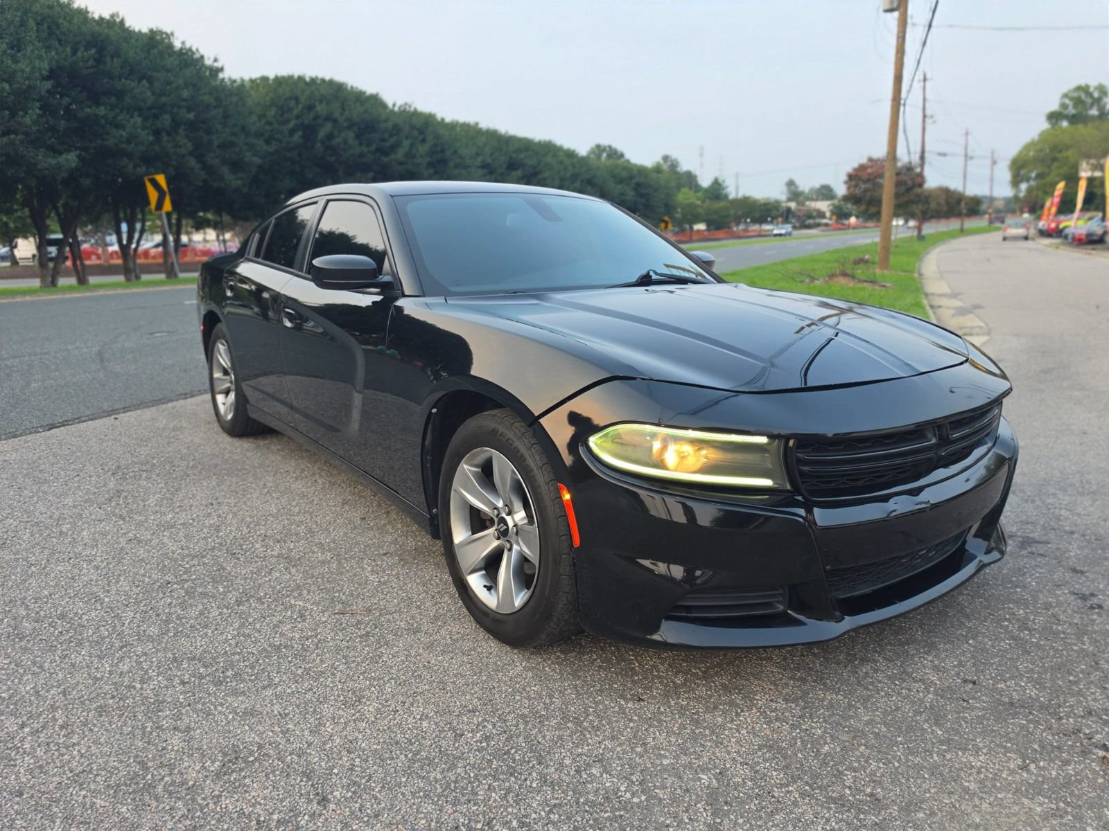 Used 2015 Dodge Charger SE w/ Sport Appearance Group RWD image 2