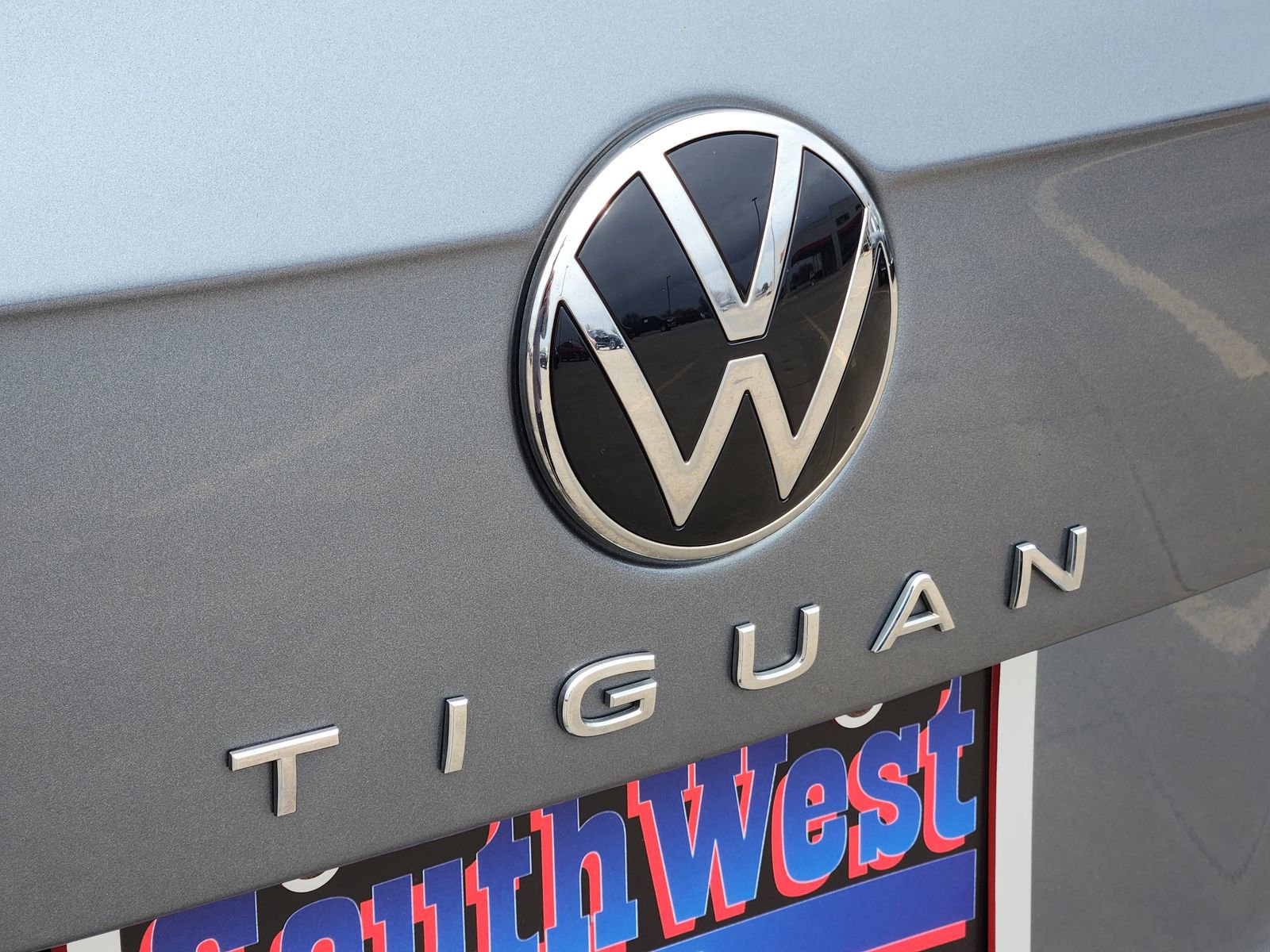 Used 2022 Volkswagen Tiguan SEL R-Line image 12