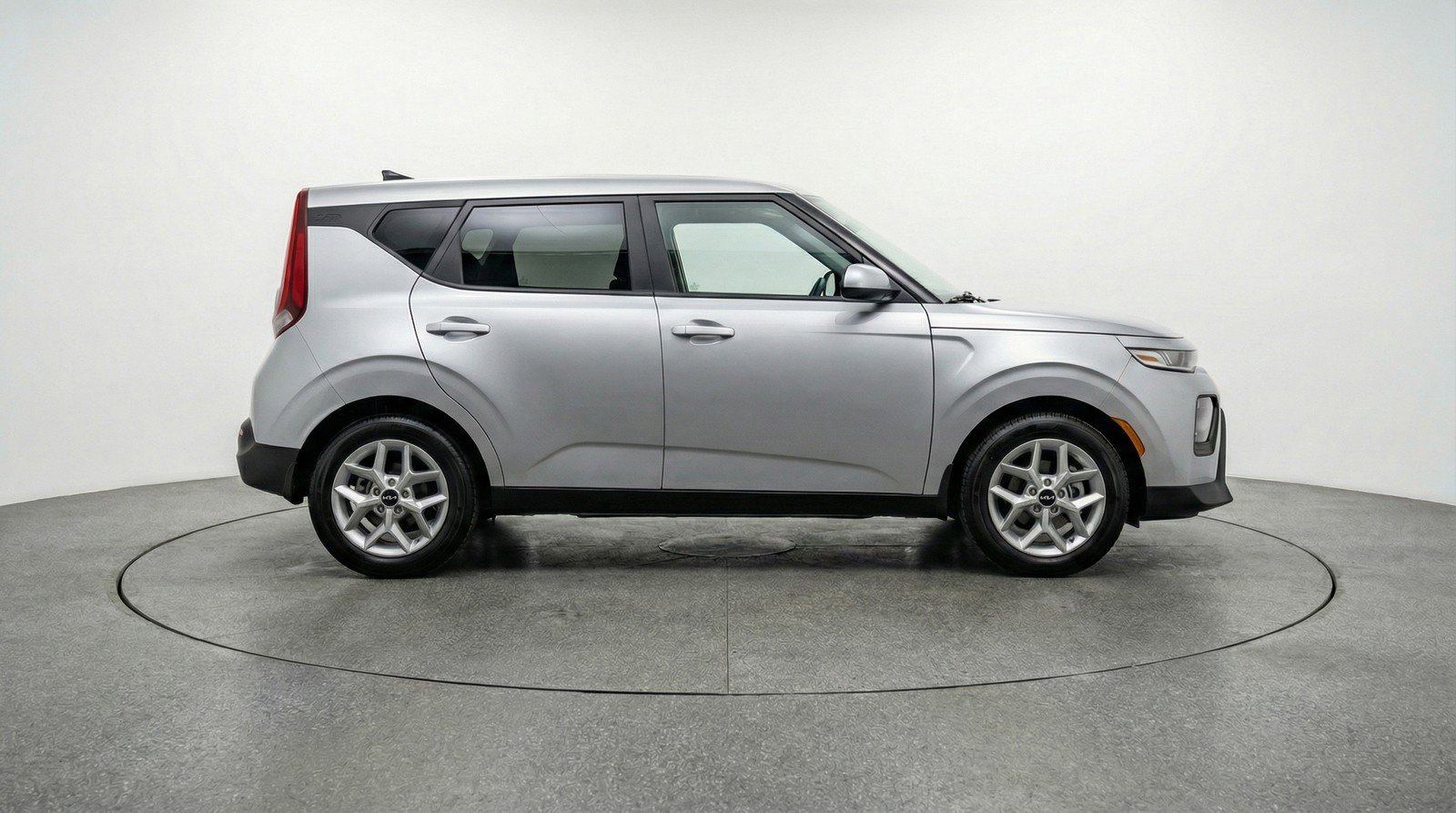 Used 2025 Kia Soul LX w/ LX Technology Package image 11