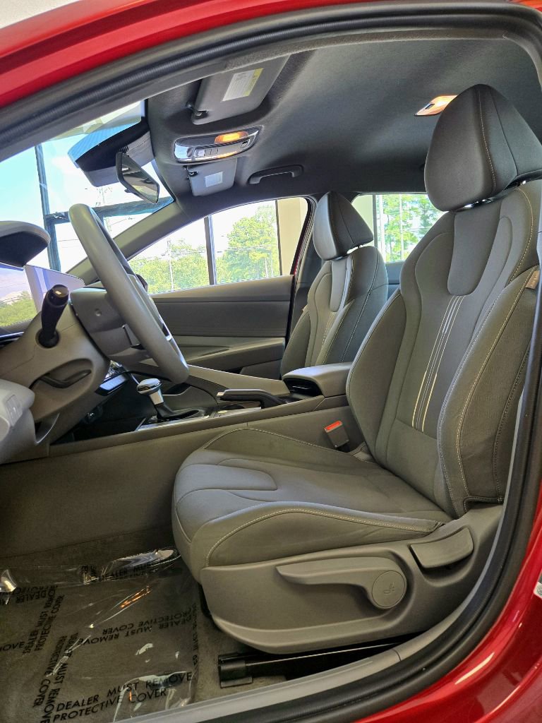 Used 2024 Hyundai Elantra SEL image 13