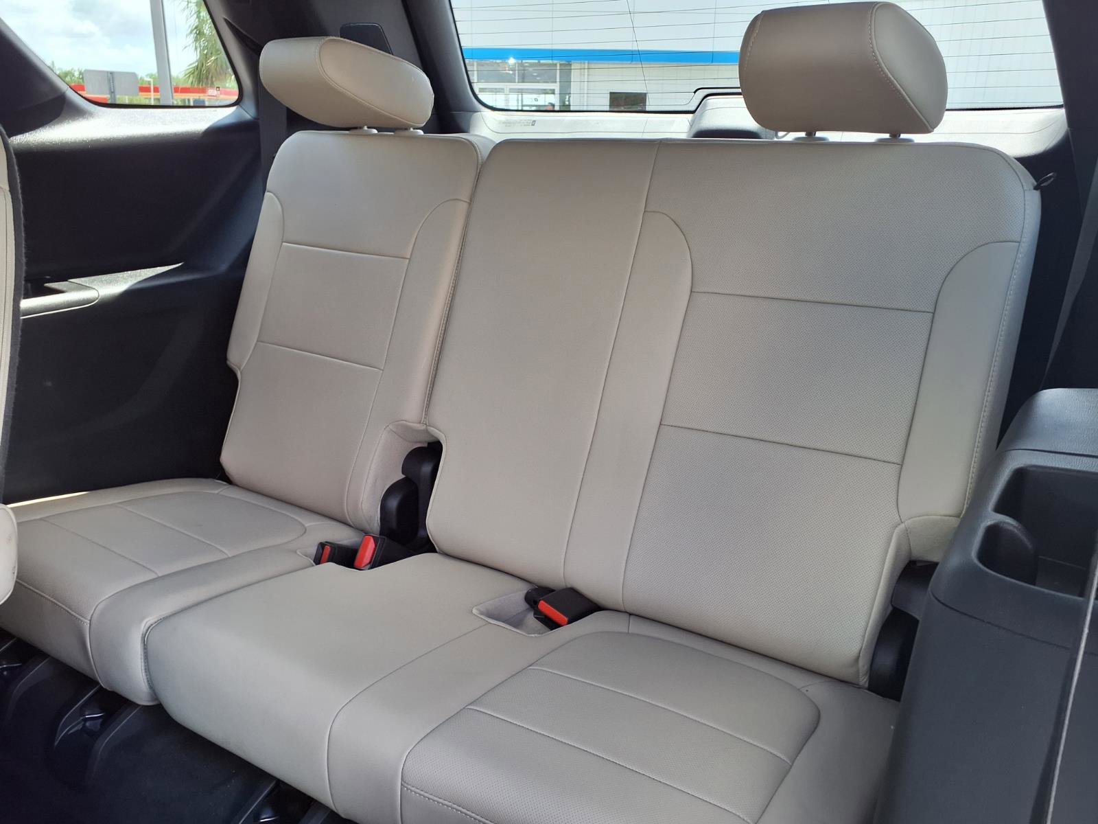 Used 2023 Chevrolet Traverse Premier FWD image 18