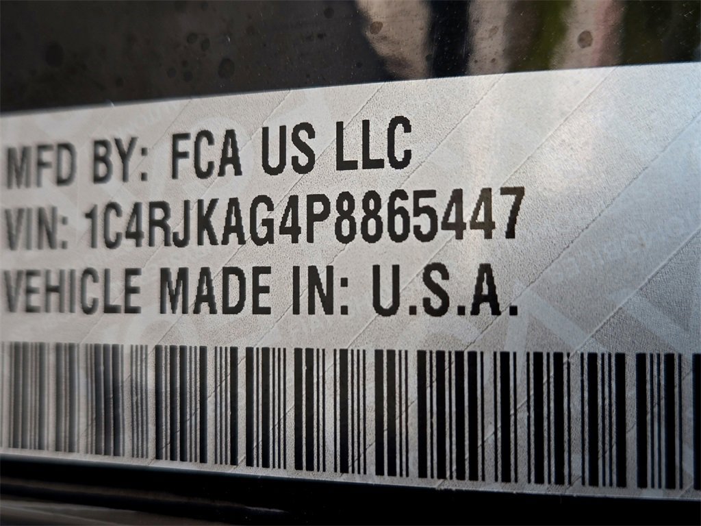 Used 2023 Jeep Grand Cherokee L Laredo image 36