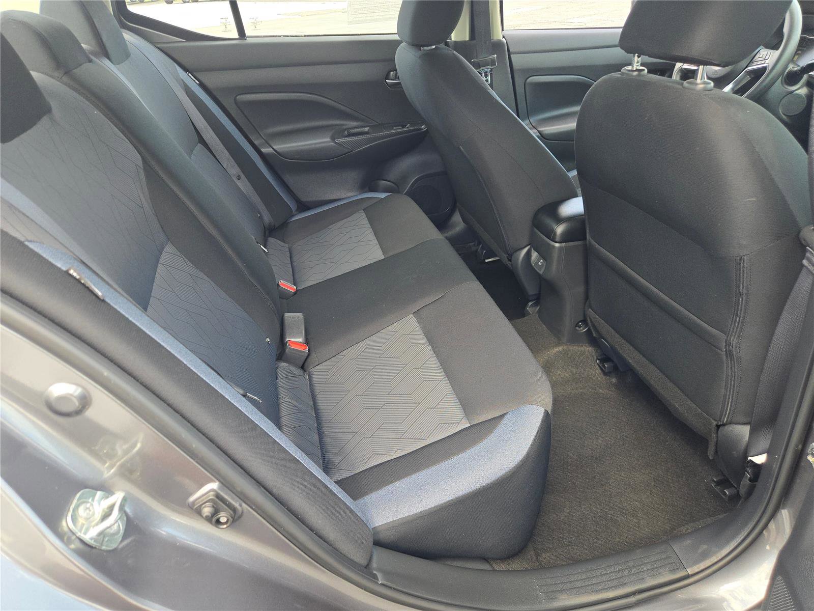 Used 2025 Nissan Versa SV FWD image 11