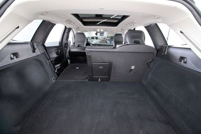 Used 2025 Volvo XC60 B5 Plus image 32