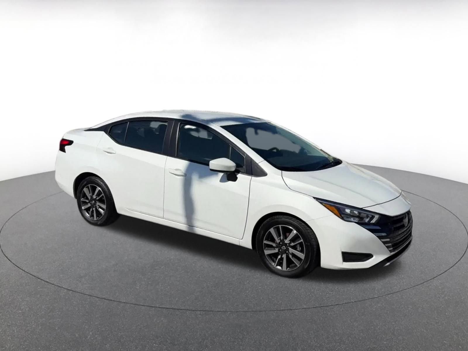 Used 2025 Nissan Versa SV image 2