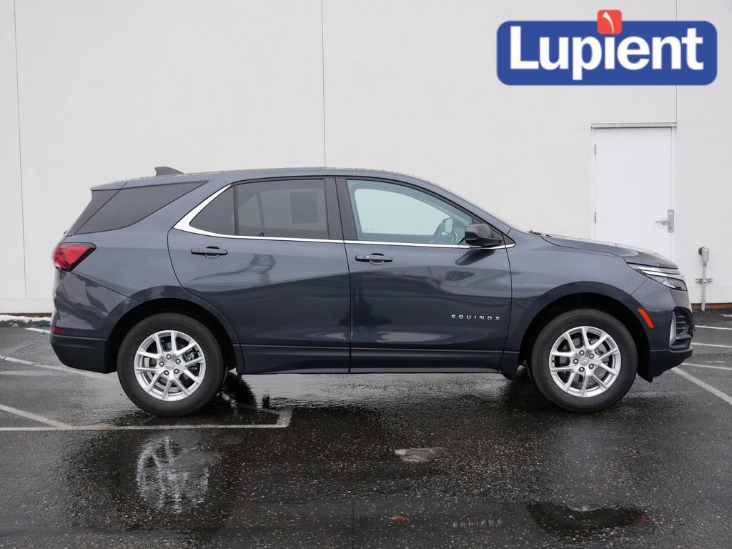 Used 2023 Chevrolet Equinox LT image 2