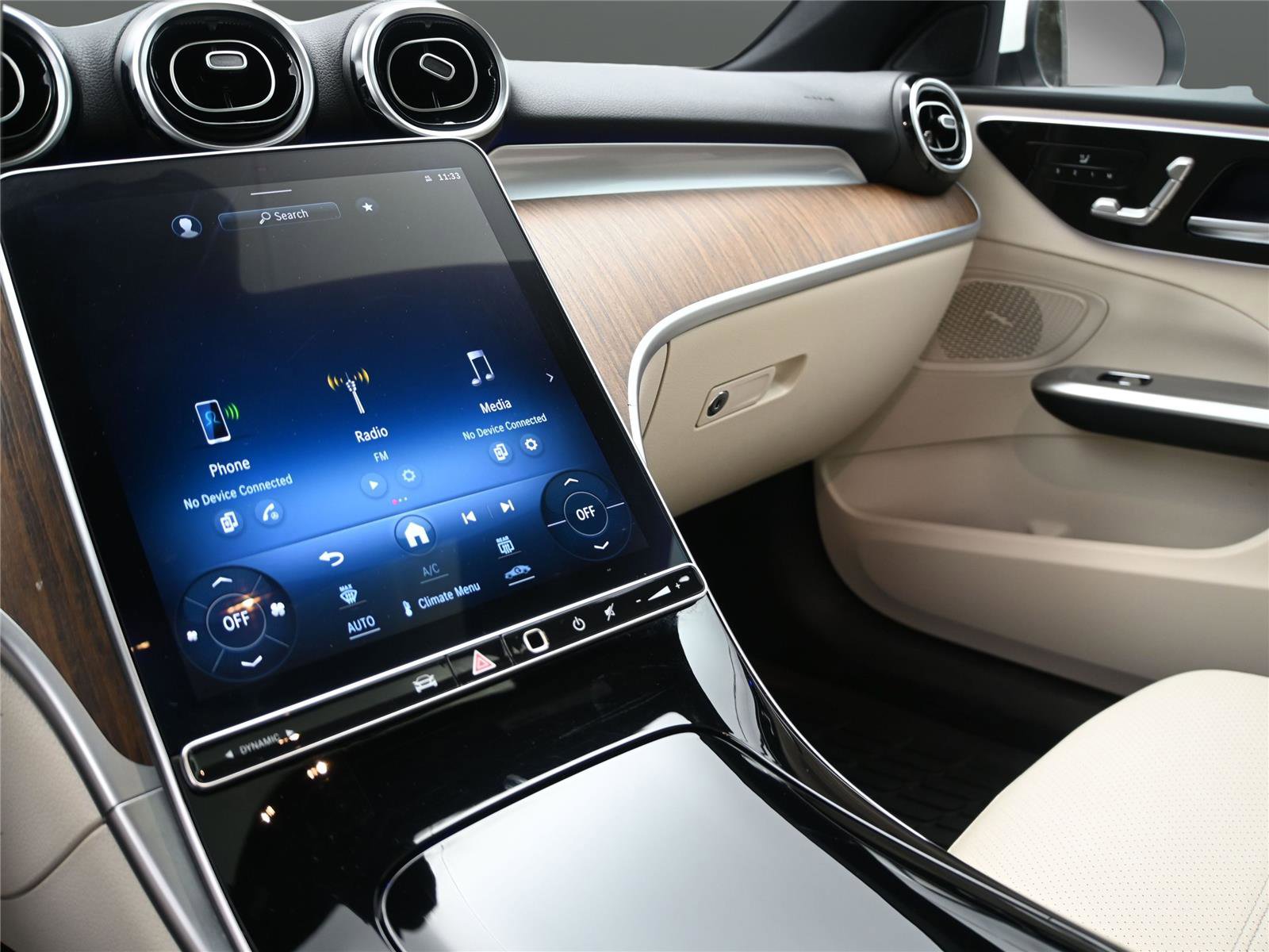 Used 2023 Mercedes-Benz C 300 4MATIC Sedan image 4