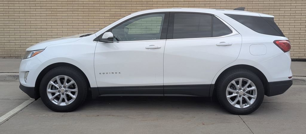 Used 2019 Chevrolet Equinox LT w/ Driver Convenience Package image 2