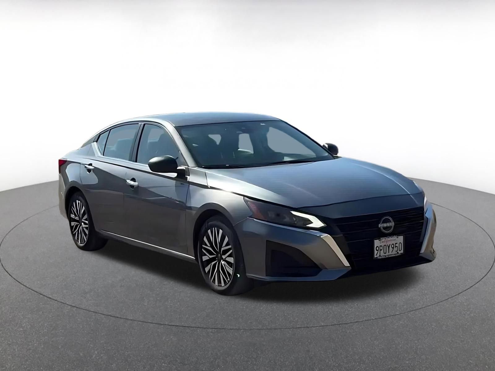 Used 2025 Nissan Altima 2.5 SV FWD image 3