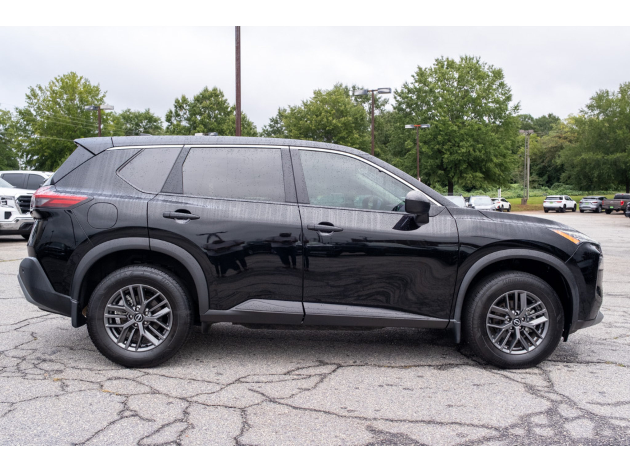 Used 2023 Nissan Rogue S FWD image 9