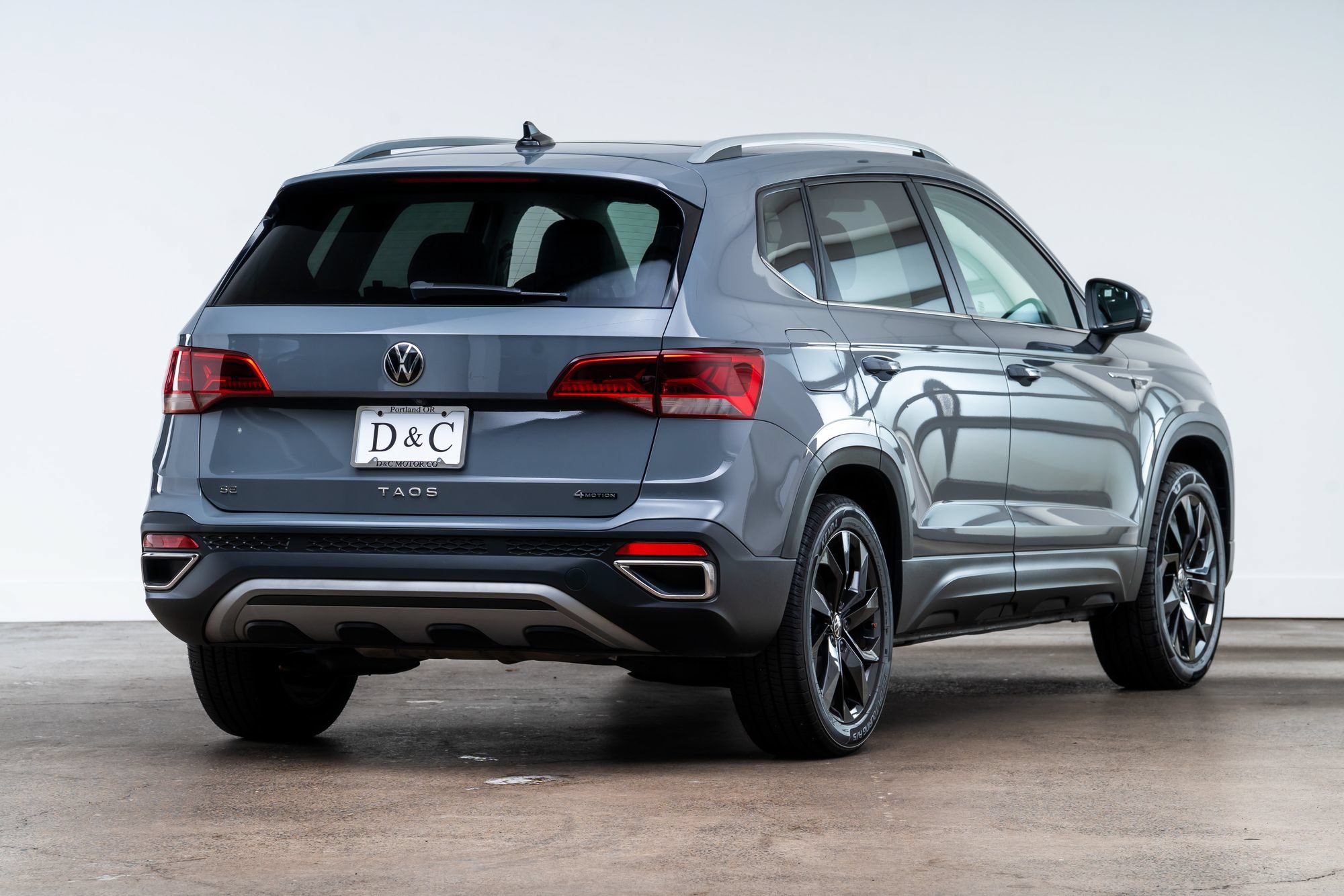 Used 2022 Volkswagen Taos SE w/ Panoramic Sunroof Package AWD/4WD image 6
