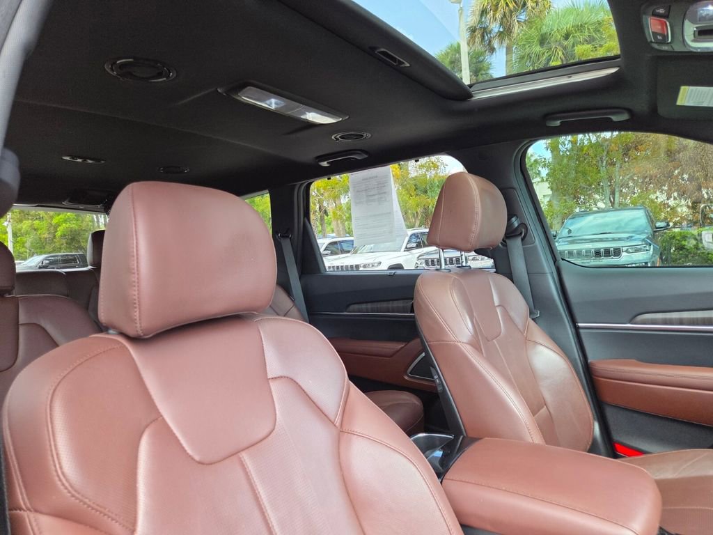 Used 2024 Kia Telluride EX w/ EX Captain's Chair Package FWD image 11