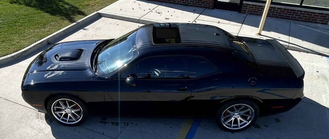 Used 2016 Dodge Challenger R/T image 11