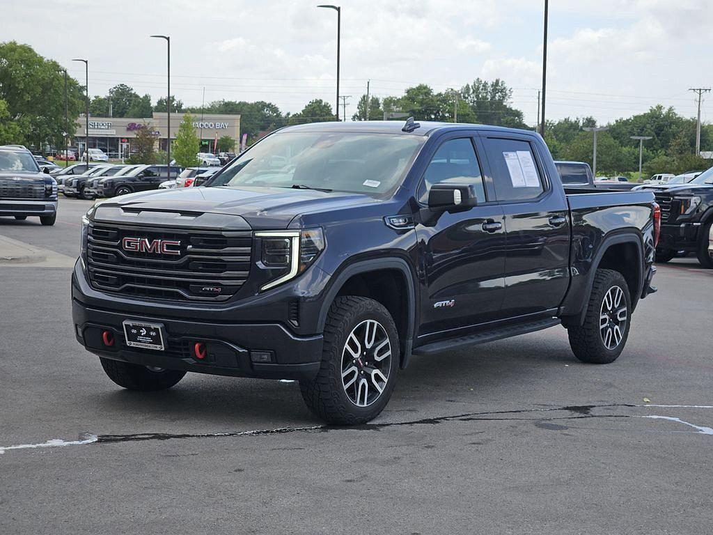 Used 2022 GMC Sierra 1500 AT4 w/ AT4 Preferred Package AWD/4WD image 2