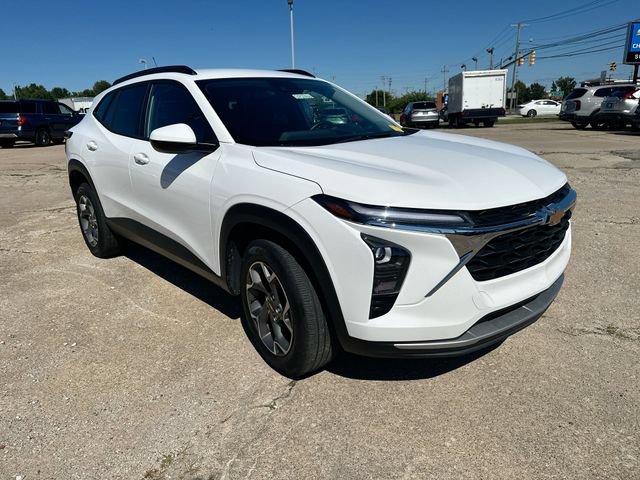 Used 2024 Chevrolet Trax LT w/ Driver Confidence Package FWD image 12