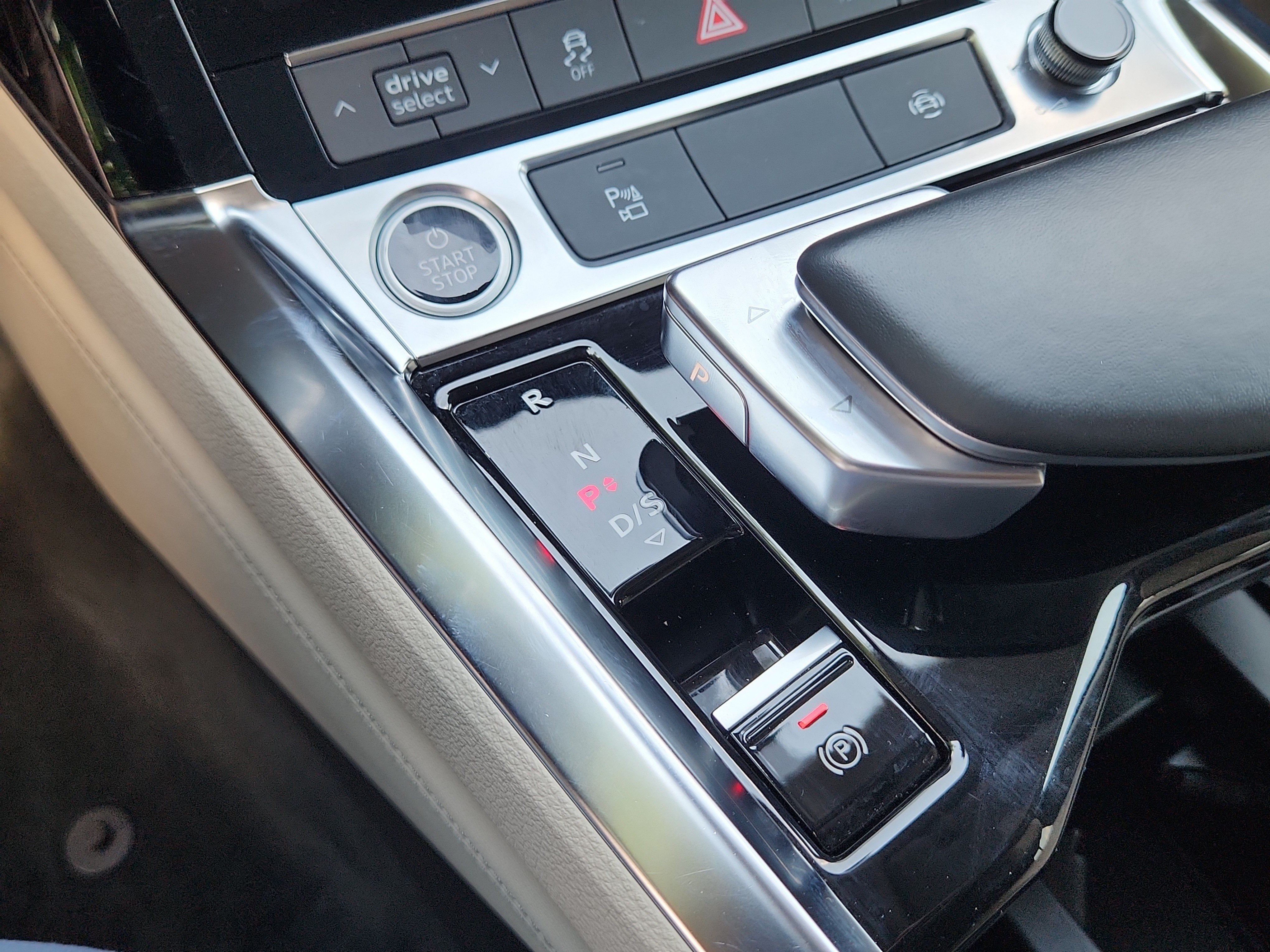 Used 2021 Audi e-tron Premium w/ Convenience Plus Package AWD/4WD image 24