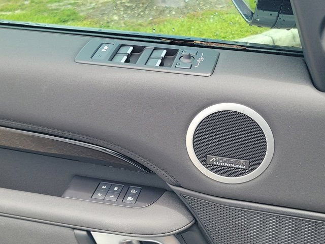 Used 2025 Land Rover Discovery S AWD/4WD image 24