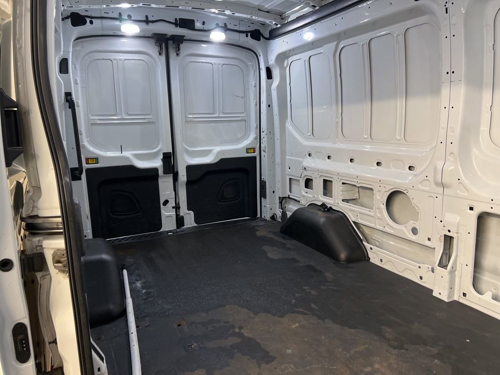 Used 2020 Ford Transit 250 Medium Roof AWD image 29
