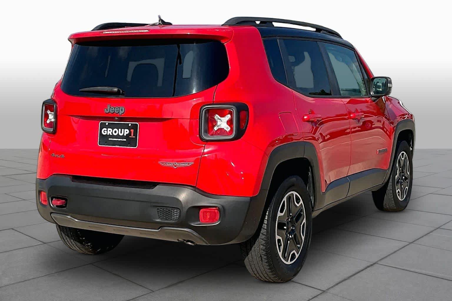 Used 2016 Jeep Renegade Trailhawk w/ Premium Trailhawk Package AWD/4WD image 13