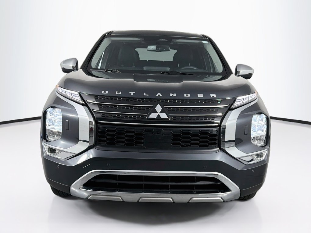 Used 2025 Mitsubishi Outlander SE AWD/4WD image 2
