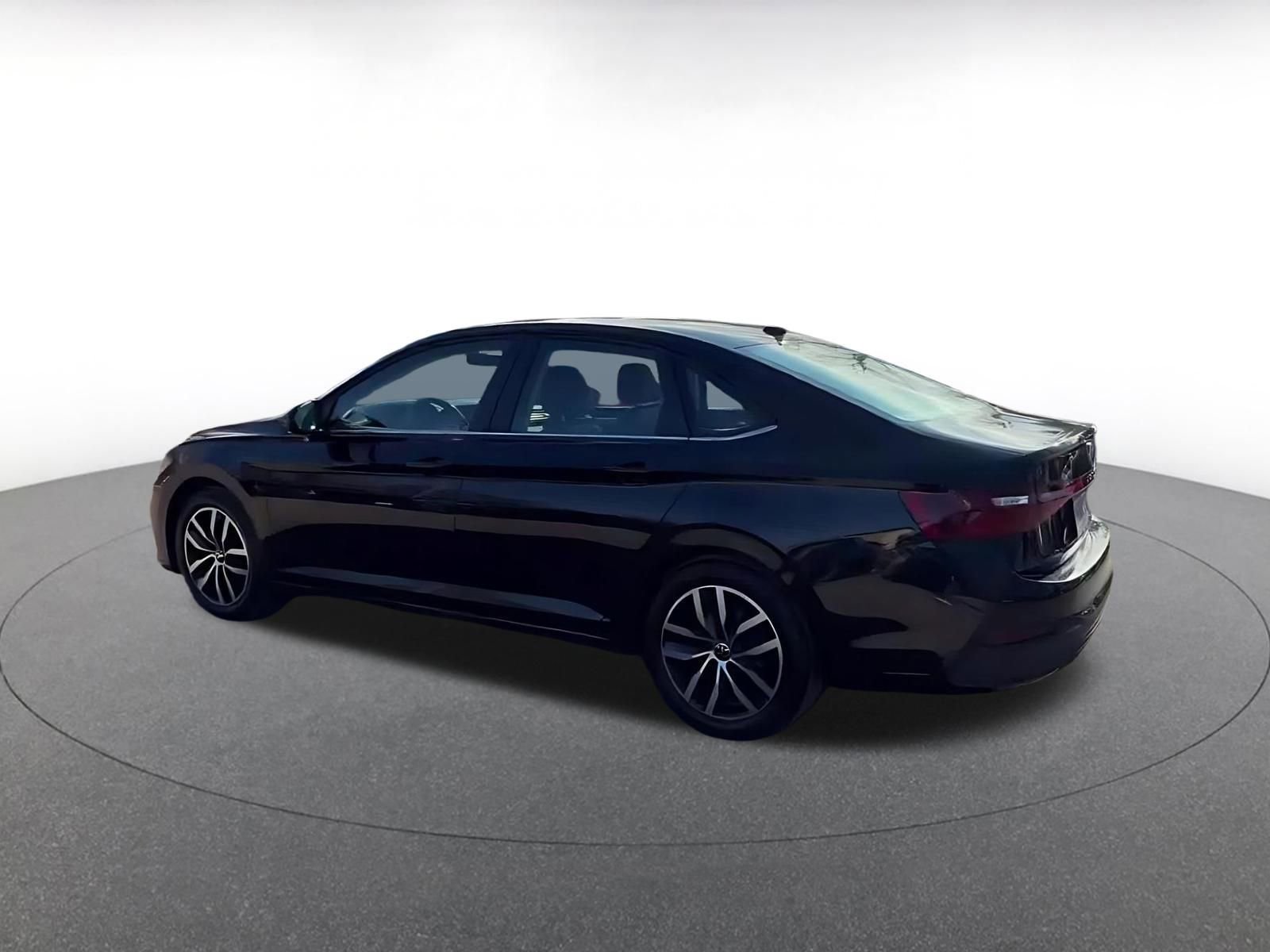 Used 2025 Volkswagen Jetta SE image 10