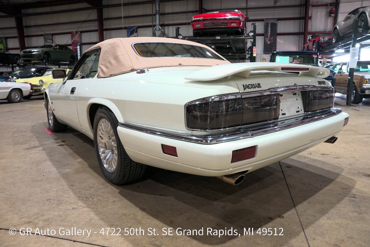 Used 1995 Jaguar XJS V12 Convertible RWD image 22