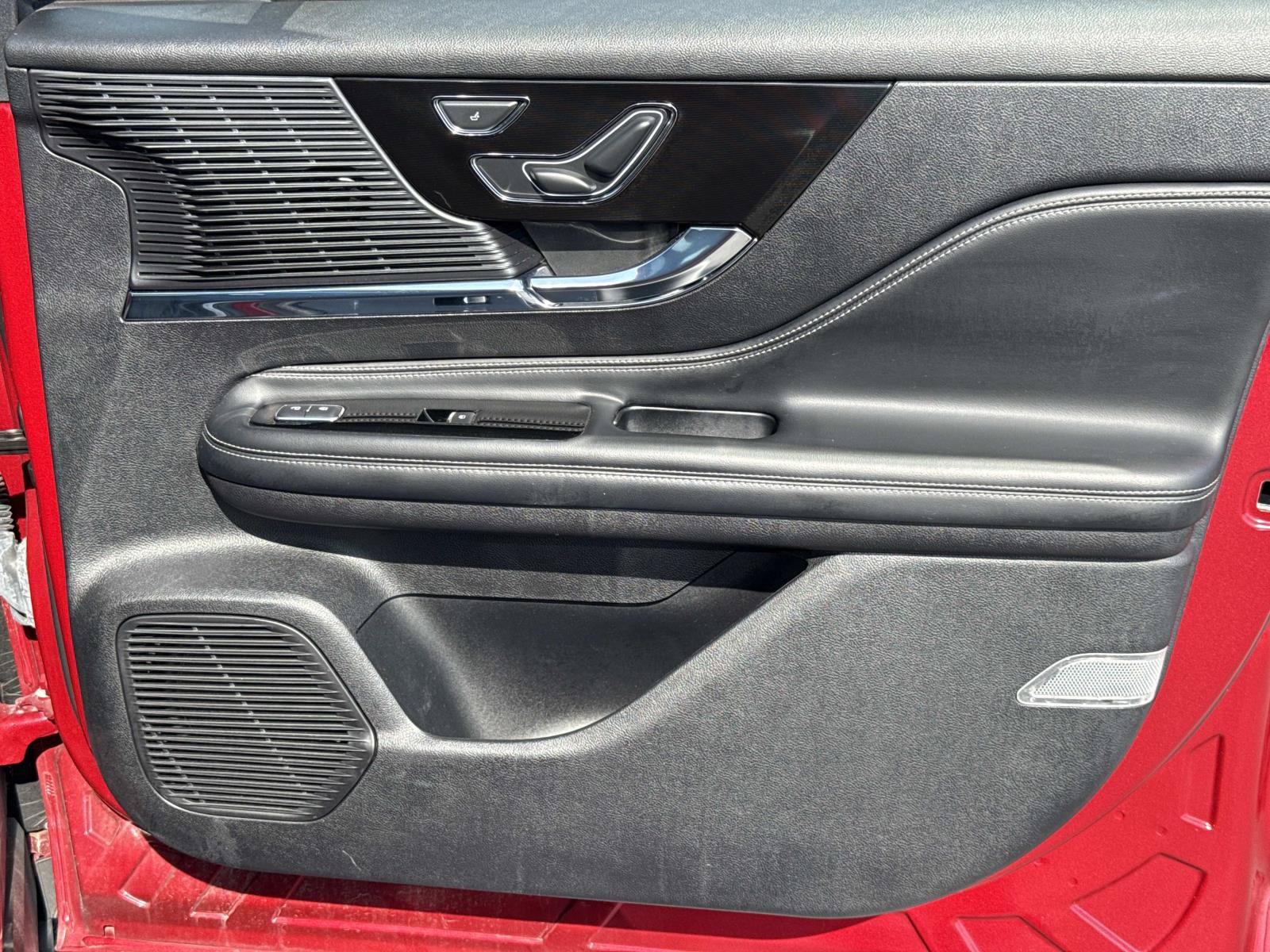 Used 2022 Lincoln Corsair AWD w/ Premium Package image 24