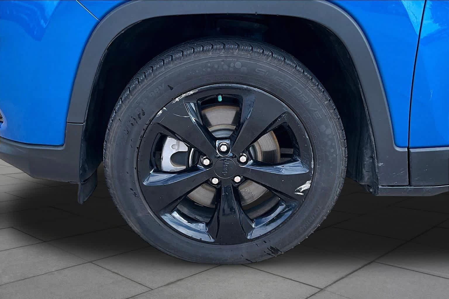 Used 2021 Jeep Cherokee Latitude Plus FWD image 13