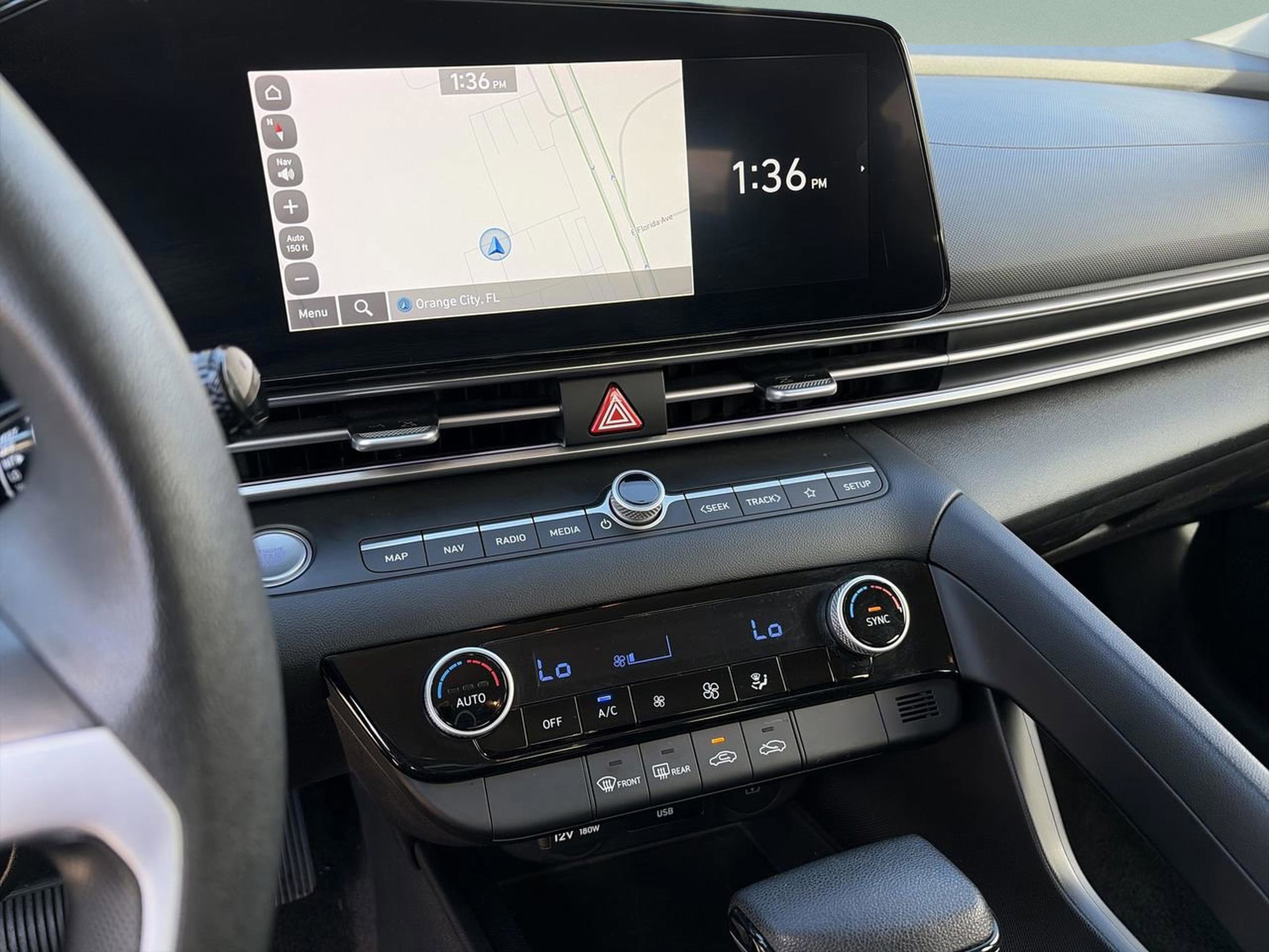 Used 2024 Hyundai Elantra SEL image 13