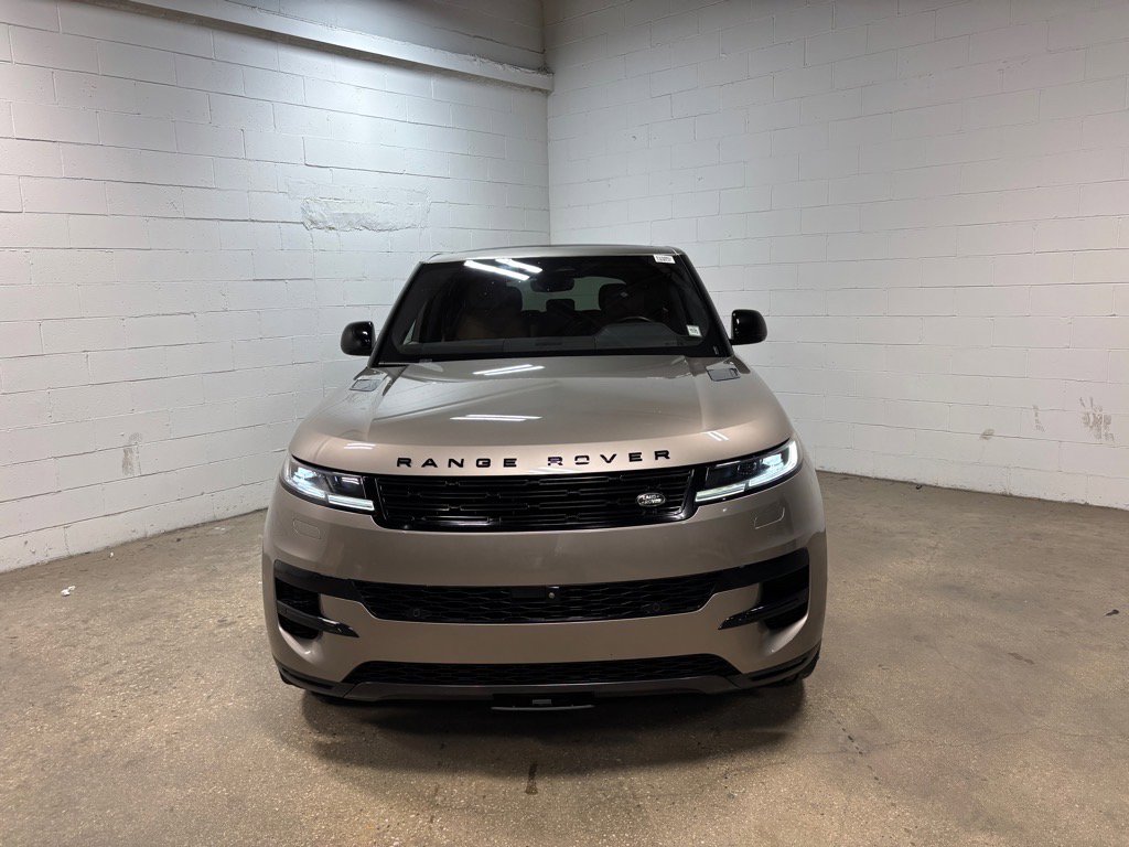 Used 2023 Land Rover Range Rover Sport SE image 3