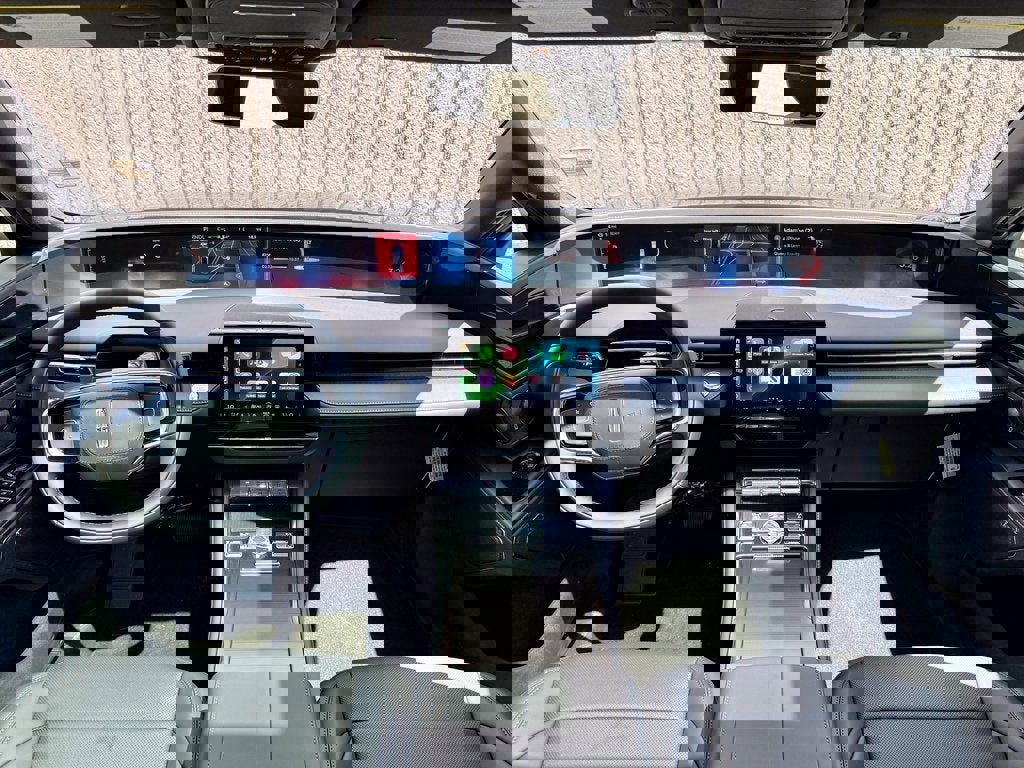 New 2025 Lincoln Nautilus Premier w/ Equipment Group 102A image 35