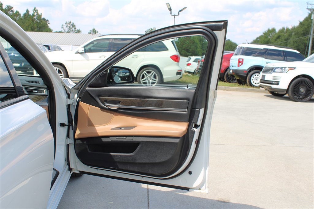 Used 2013 BMW 750Li RWD image 35