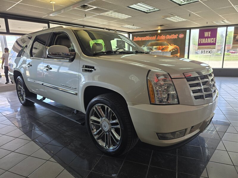 Used 2010 Cadillac Escalade ESV Premium AWD/4WD image 3