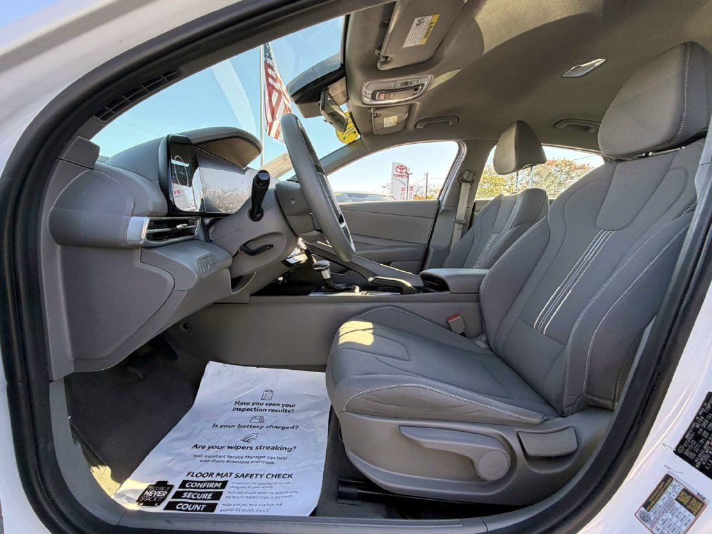 Certified 2024 Hyundai Elantra SEL FWD image 8