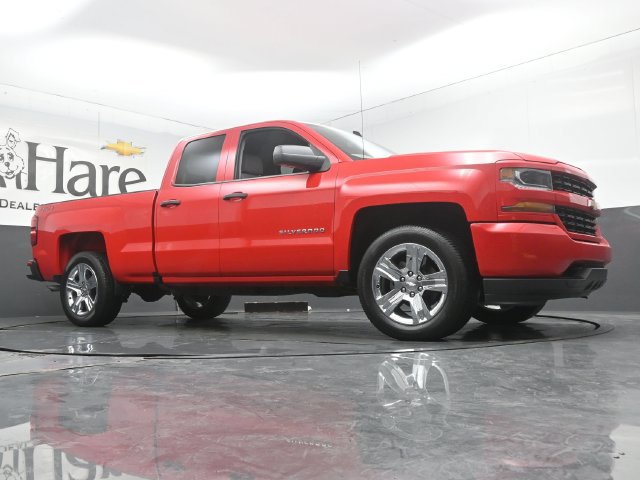 Used 2019 Chevrolet Silverado 1500 Custom w/ Custom Convenience Package AWD/4WD image 2