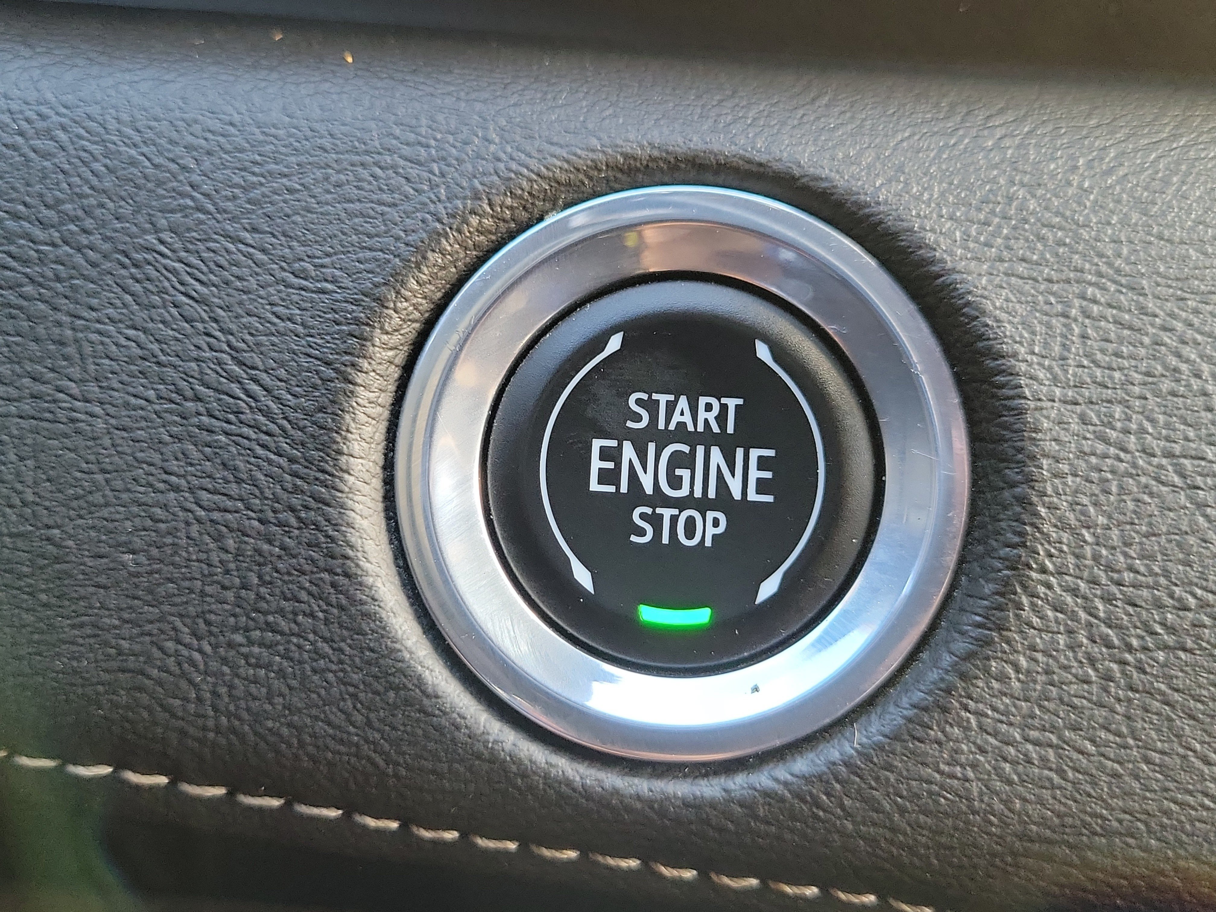 Used 2023 Cadillac Escalade ESV Premium Luxury w/ Performance Package AWD/4WD image 33