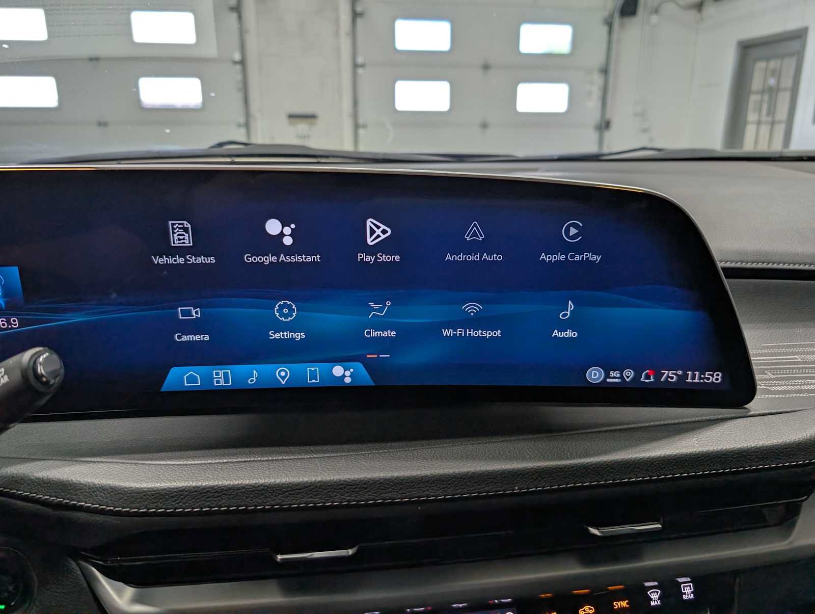 Certified 2025 Cadillac XT4 Premium Luxury AWD/4WD image 27