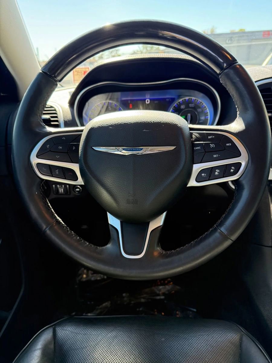 Used 2019 Chrysler 300 Limited w/ Safetytec Plus Group image 14