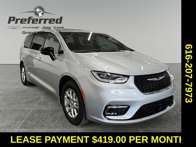 Used 2026 Chrysler Pacifica Select FWD image 1