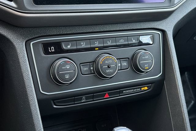 Used 2020 Volkswagen Atlas Cross Sport SE w/ Towing Package image 22